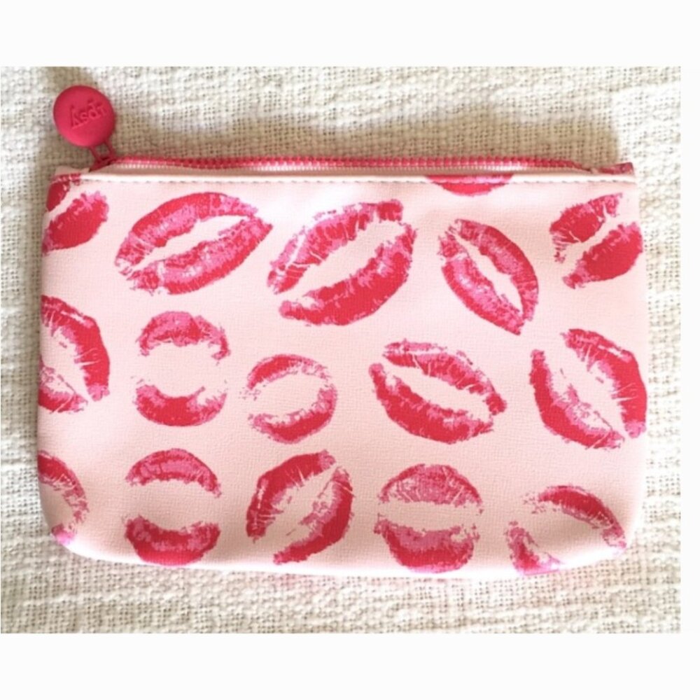 FREE WITH PURCHASE- IPSY LIPSTICK KISS LIPS  PATTERN COSMETIC BAG